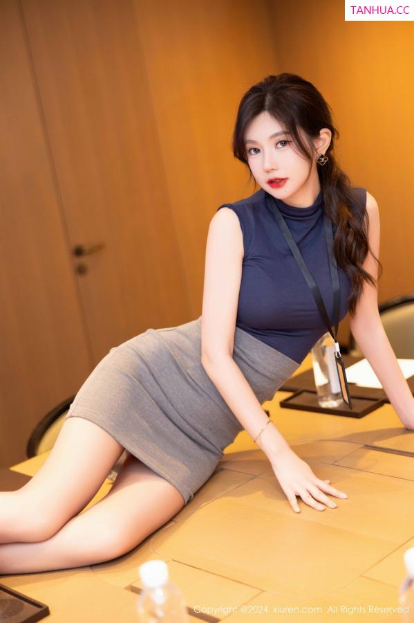 綺裡嘉 绮里嘉 [XiuRen]高清写真图 2024.12.06 No.9560 绮里嘉ula 黑丝美腿第29张图片